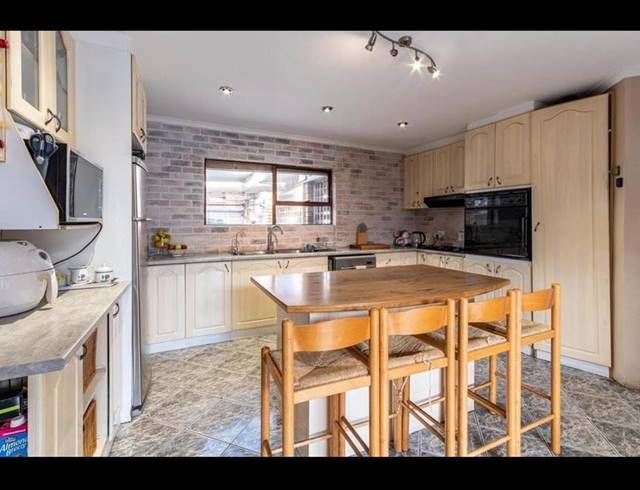 4 BEDROOM HOUSE FOR SALE IN OTTERY